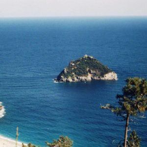 Isola di bergeggi mar ligure
